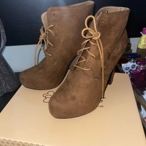 Stiletto Db Dk Fashion Faux Suede Booties Size 10.